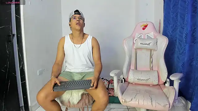 Latinos couples online show from 05-05-26, 04:09