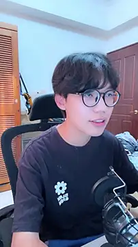 Snapshot of hihi0169 chatting on 12-20-25, 07:04 hihi0169 online show from 12-20-25, 07:04