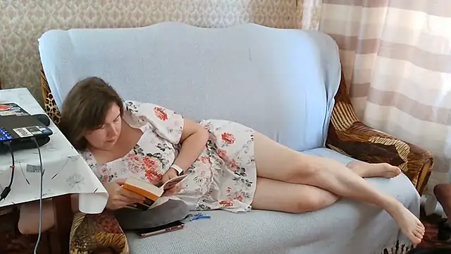 Snapshot of franceska_blue chatting on 07-20-26, 10:39 franceska blue online show from 07-20-26, 10:39