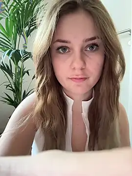 Snapshot of MaribelRiver chatting on 02-18-26, 03:19 MaribelRiver online show from 02-18-26, 03:19