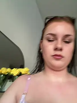 Snapshot of MaribelRiver chatting on 06-25-26, 06:45 MaribelRiver online show from 06-25-26, 06:45