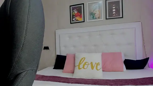 emma  smith1 online show from 03-10-26, 11:48