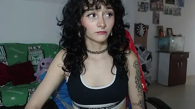 Snapshot of kitty22_ chatting on 12-13-24, 03:00 kitty22 online show from 12-13-24, 03:00