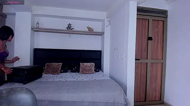 AbrilStivenson  online show from 09-18-25, 02:52