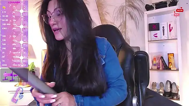 Snapshot of Rapunzeell_ chatting on 01-18-25, 01:29 Rapunzeell online show from 01-18-25, 01:29