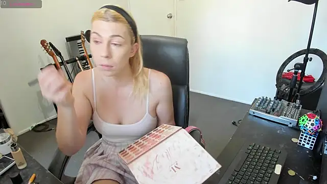 Ts-lucy-lux online show from 10-06-25, 09:34