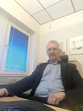 Snapshot of tom-swede chatting on 03-11-25, 03:45 tom-swede online show from 03-11-25, 03:45