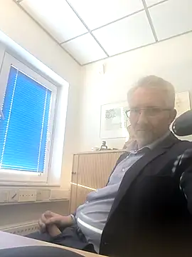 Snapshot of tom-swede chatting on 03-18-25, 04:04 tom-swede online show from 03-18-25, 04:04