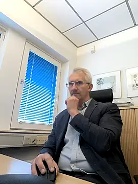 Snapshot of tom-swede chatting on 10-10-25, 02:05 tom-swede online show from 10-10-25, 02:05