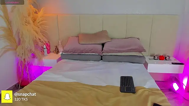 sofia pamela online show from 11-18-25, 06:56