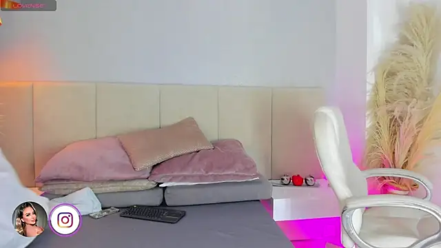 sofia pamela online show from 12-15-25, 07:18