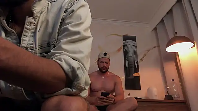 Snapshot of enzo_herrera01 chatting on 12-16-25, 01:43 enzo herrera01 online show from 12-16-25, 01:43