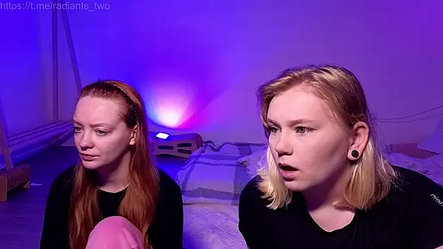 Snapshot of Radiants_two chatting on 09-14-25, 02:11 Radiants two online show from 09-14-25, 02:11