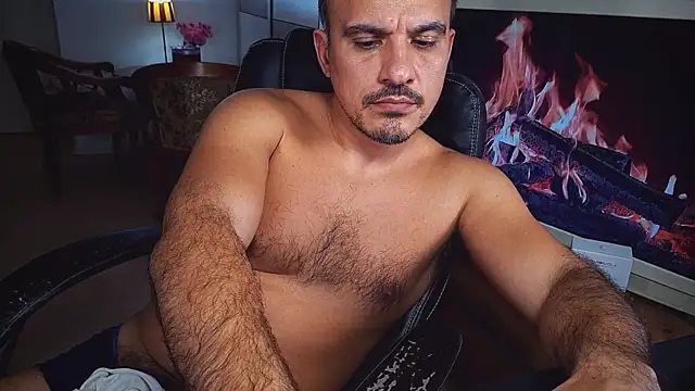 officeman7 online show from 12-11-24, 08:18