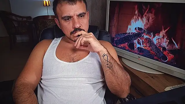 officeman7 online show from 12-27-24, 08:39