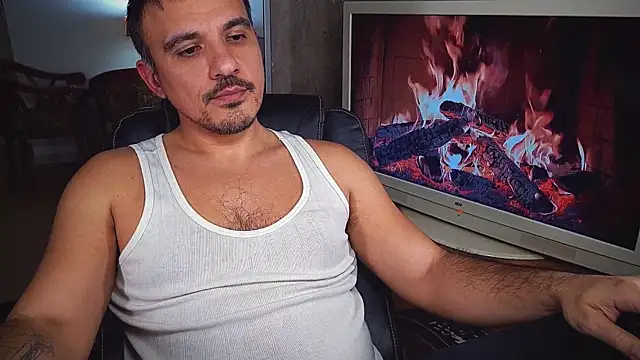 officeman7 online show from 12-31-24, 04:25