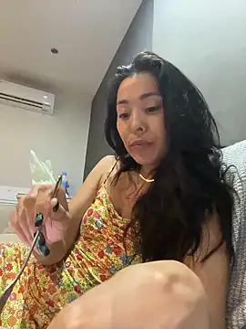 Snapshot of IzanamiTime chatting on 12-19-24, 12:01 IzanamiTime online show from 12-19-24, 12:01