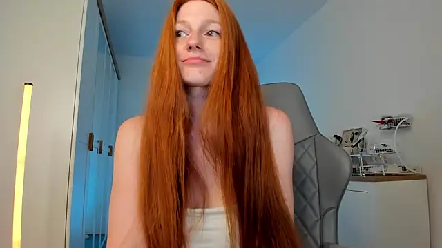 Snapshot of Aliceginger99 chatting on 06-26-26, 01:37 Aliceginger99 online show from 06-26-26, 01:37
