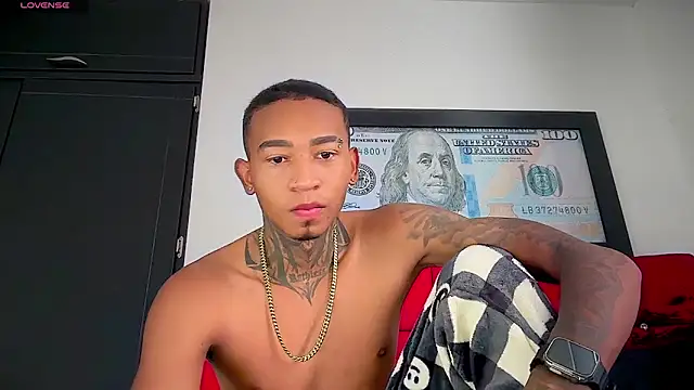 Snapshot of sexy_blacks_ chatting on 06-06-26, 12:21 sexy blacks online show from 06-06-26, 12:21
