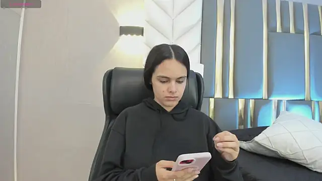 ChloeHarper  online show from 07-30-26, 11:53