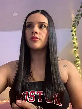Snapshot of violet-333 chatting on 02-08-25, 06:12 violet-333 online show from 02-08-25, 06:12