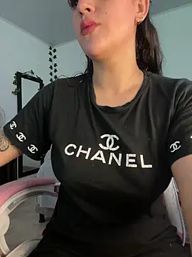Snapshot of violet-333 chatting on 02-27-25, 04:53 violet-333 online show from 02-27-25, 04:53