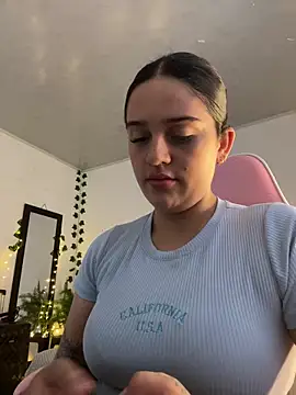 Snapshot of violet-333 chatting on 03-03-25, 05:07 violet-333 online show from 03-03-25, 05:07