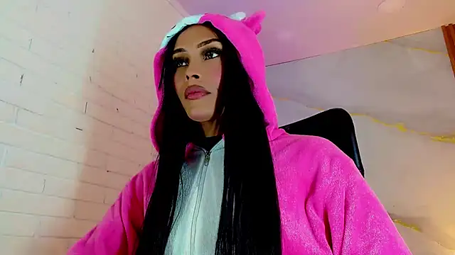 Snapshot of CoralineSweett chatting on 10-16-25, 03:29 CoralineSweett online show from 10-16-25, 03:29