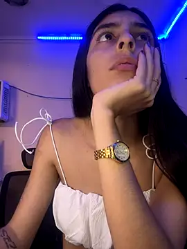 Snapshot of cristel_17 chatting on 12-20-25, 03:02 cristel 17 online show from 12-20-25, 03:02