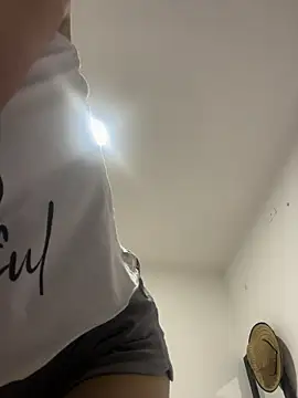 Snapshot of cristel_17 chatting on 01-15-26, 09:07 cristel 17 online show from 01-15-26, 09:07