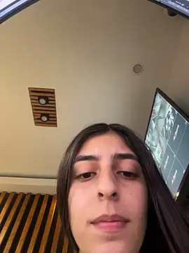 Snapshot of cristel_17 chatting on 03-04-26, 07:58 cristel 17 online show from 03-04-26, 07:58