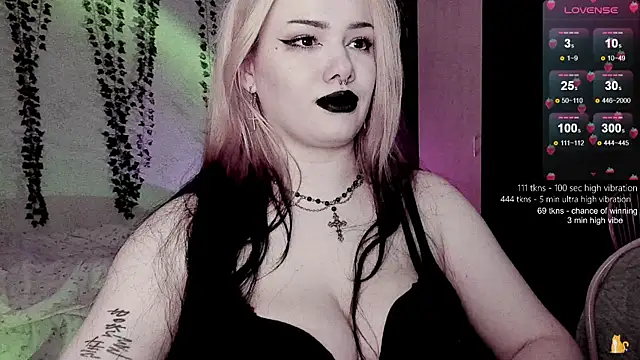 Snapshot of strawberry_elfcat chatting on 02-06-26, 12:30 strawberry elfcat online show from 02-06-26, 12:30