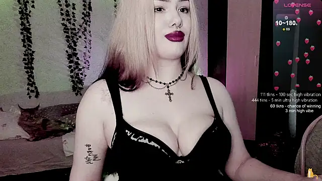 Snapshot of strawberry_elfcat chatting on 02-08-26, 05:11 strawberry elfcat online show from 02-08-26, 05:11