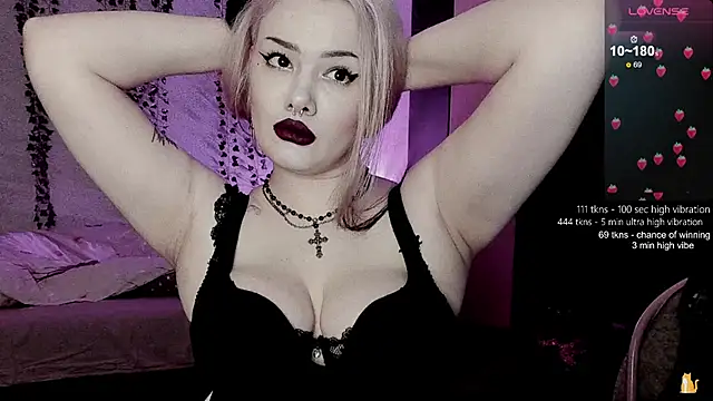 Snapshot of strawberry_elfcat chatting on 02-15-26, 09:33 strawberry elfcat online show from 02-15-26, 09:33