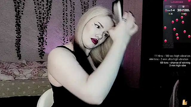 Snapshot of strawberry_elfcat chatting on 04-24-26, 02:14 strawberry elfcat online show from 04-24-26, 02:14