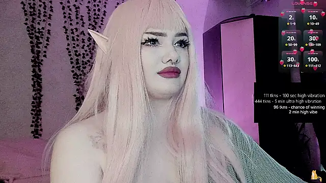 Snapshot of strawberry_elfcat chatting on 05-21-26, 05:47 strawberry elfcat online show from 05-21-26, 05:47