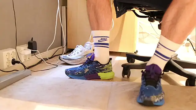Snapshot of SneakerMaster_ chatting on 07-29-26, 06:11 SneakerMaster online show from 07-29-26, 06:11