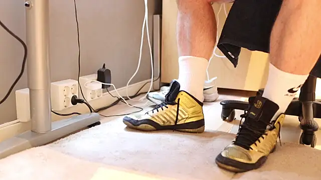 Snapshot of SneakerMaster_ chatting on 07-30-26, 11:31 SneakerMaster online show from 07-30-26, 11:31