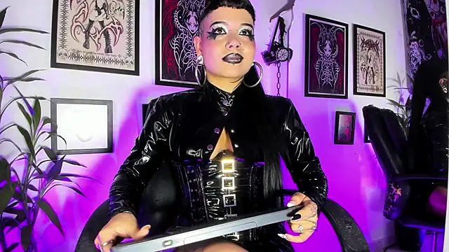 Snapshot of irregular_fetish_ chatting on 05-27-26, 02:08 irregular fetish online show from 05-27-26, 02:08