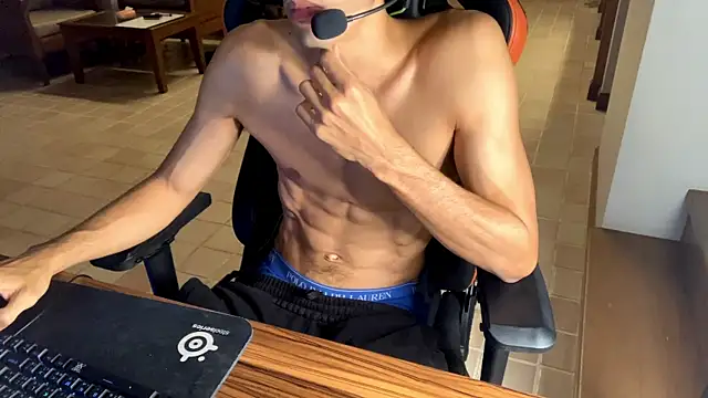 Snapshot of rippedbutskinny chatting on 01-05-25, 11:01 rippedbutskinny online show from 01-05-25, 11:01