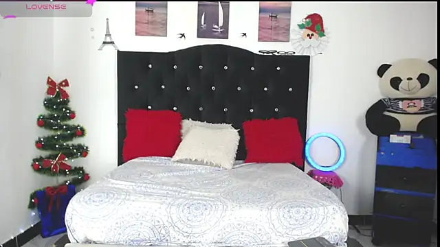 Snapshot of little_maleja chatting on 12-23-25, 02:31 little maleja online show from 12-23-25, 02:31