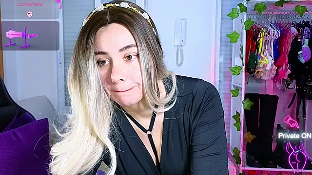 Snapshot of Tawny_cox chatting on 01-11-25, 12:50 Tawny cox online show from 01-11-25, 12:50
