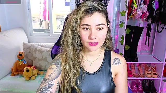 Snapshot of Tawny_cox chatting on 02-22-25, 12:29 Tawny cox online show from 02-22-25, 12:29