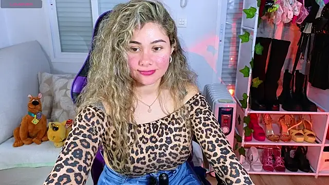 Snapshot of Tawny_cox chatting on 02-27-25, 04:32 Tawny cox online show from 02-27-25, 04:32