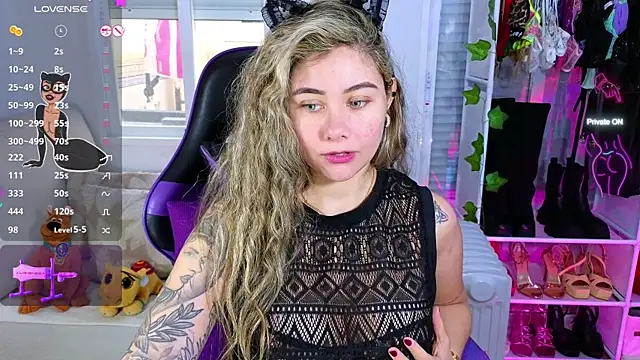 Snapshot of Tawny_cox chatting on 03-02-25, 10:35 Tawny cox online show from 03-02-25, 10:35