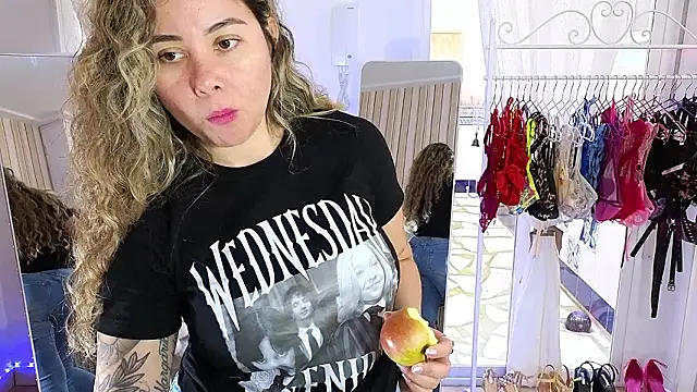 Tawny cox online show from 03-17-26, 09:12