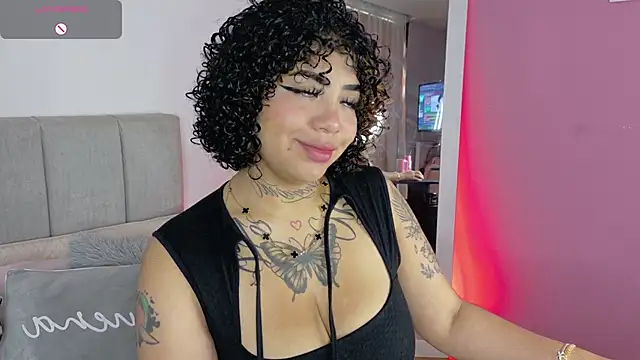 foxxy-lov3 online show from 11-18-25, 12:53