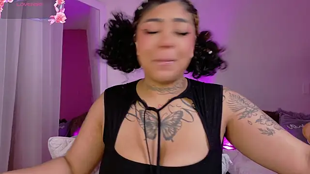 foxxy-lov3 online show from 02-20-26, 12:05