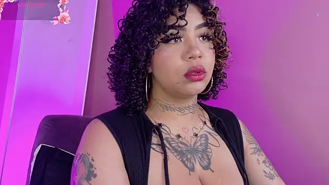 foxxy-lov3 online show from 04-20-26, 02:20