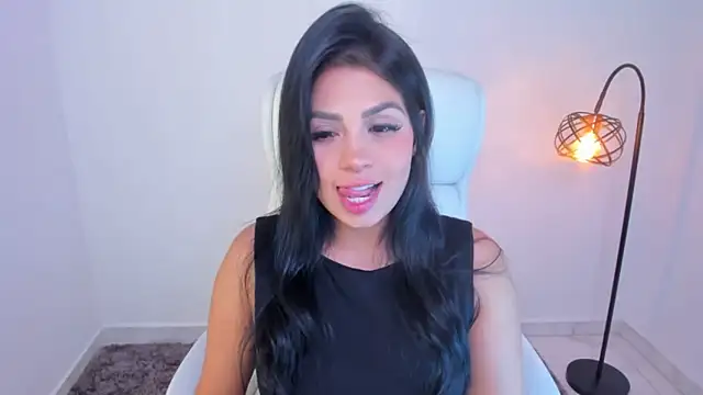 Snapshot of dominique21_ chatting on 01-27-25, 04:30 dominique21 online show from 01-27-25, 04:30